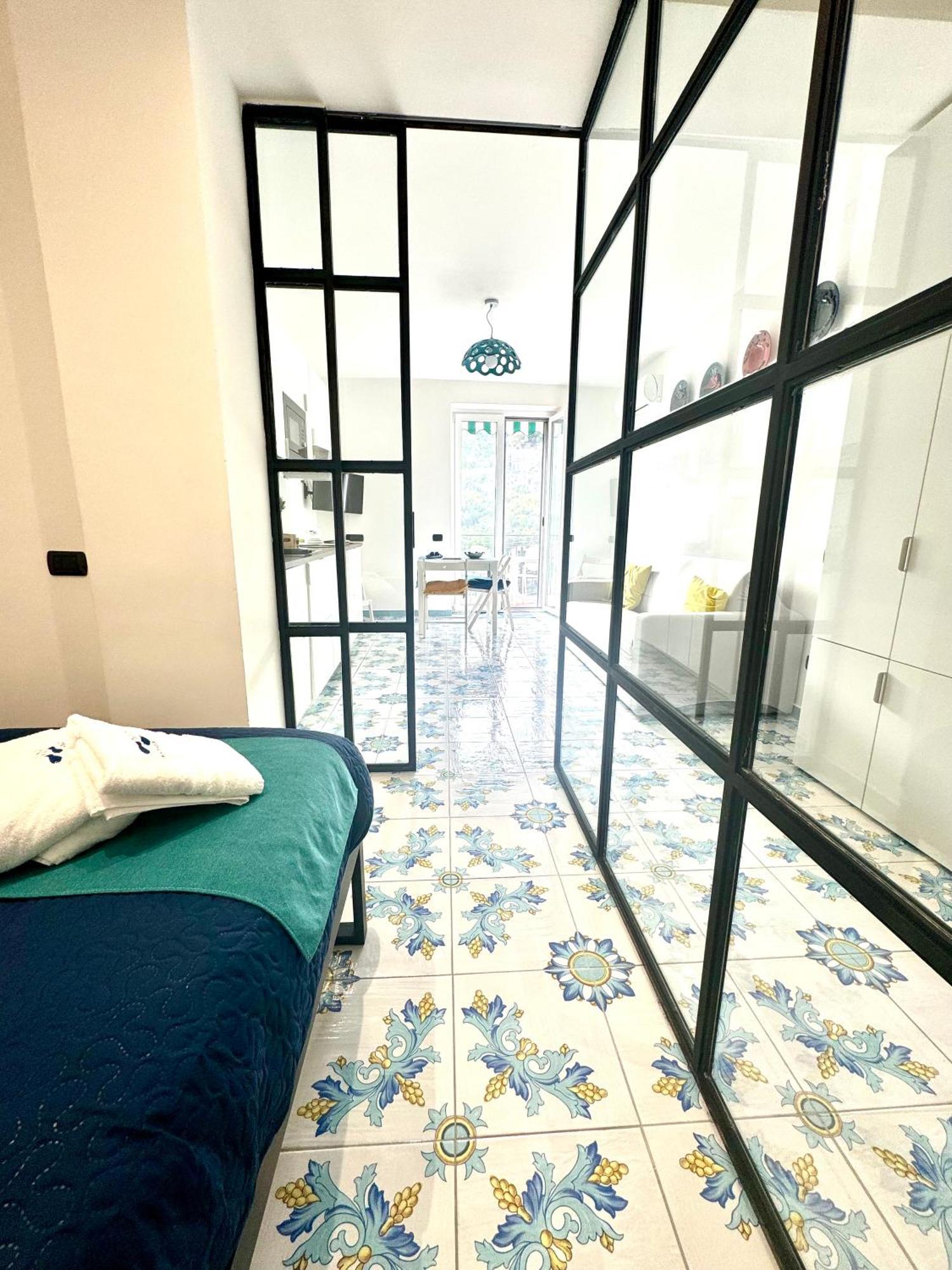 Apartmán Panoramic Flat Amalfi Coast - Sea View 1 Vietri Exteriér fotografie